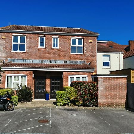 Poseidon Friends Apartment Bournemouth Exterior photo